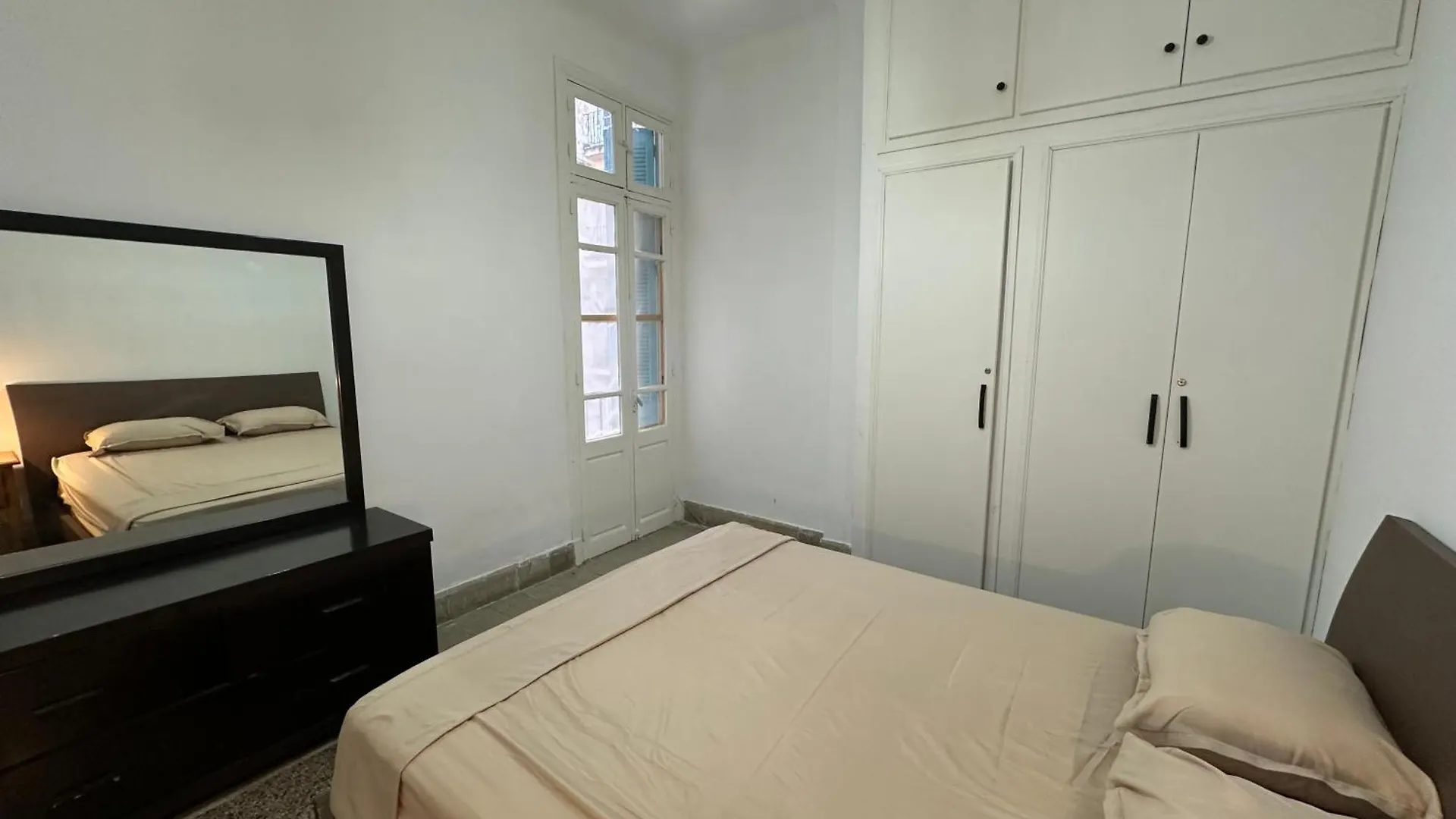 Ferienwohnung La Marine Bed & Office Tunis